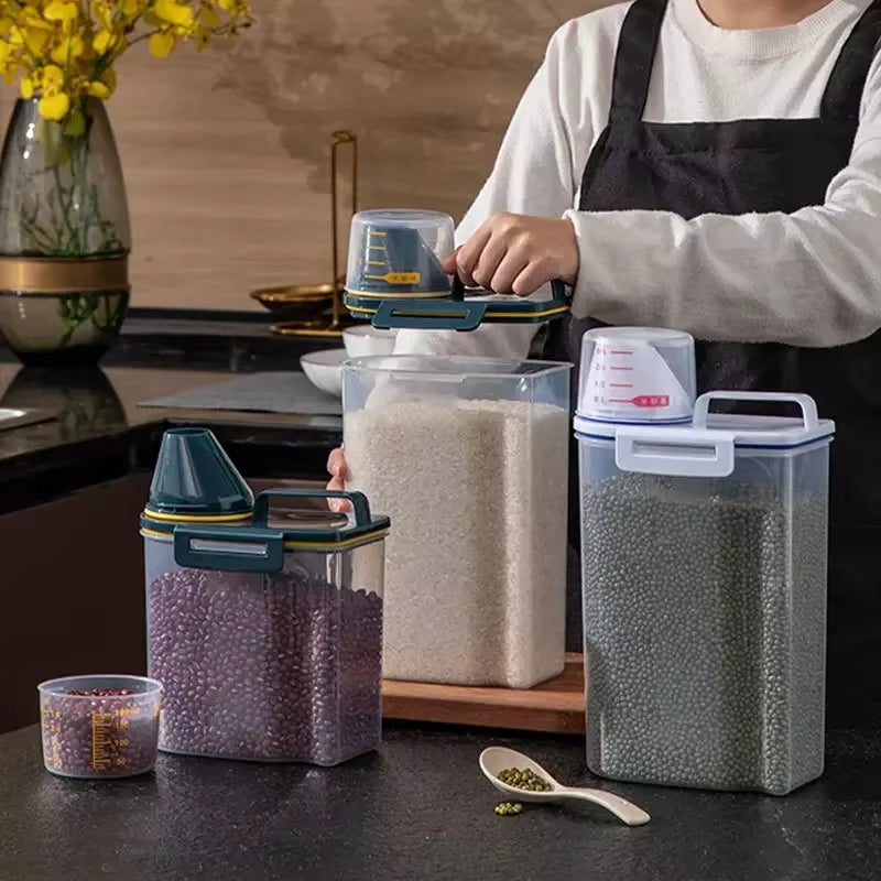 1.5Kg/2Kg Dog Cat Food Pail Plastic Storage Tank with Measuring Cup Container Moisture-Proof Sealed Jar Pet Supplies Accessories